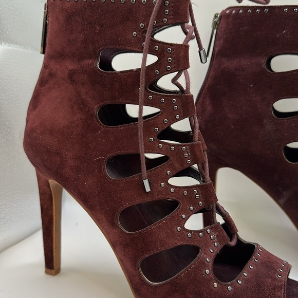 BCBG Generation burgundy peep toe lace heels shoes sandals .  Size 38.5/8.5 - Picture 16 of 17